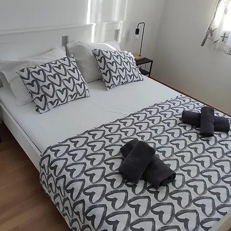 Apartman With Parking Space - 21550 Zadar