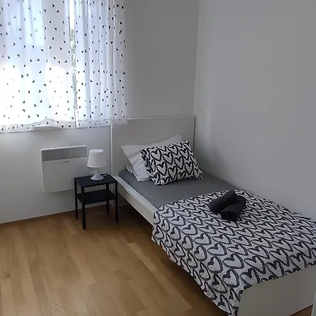 Apartment With Parking Space - 21550 *