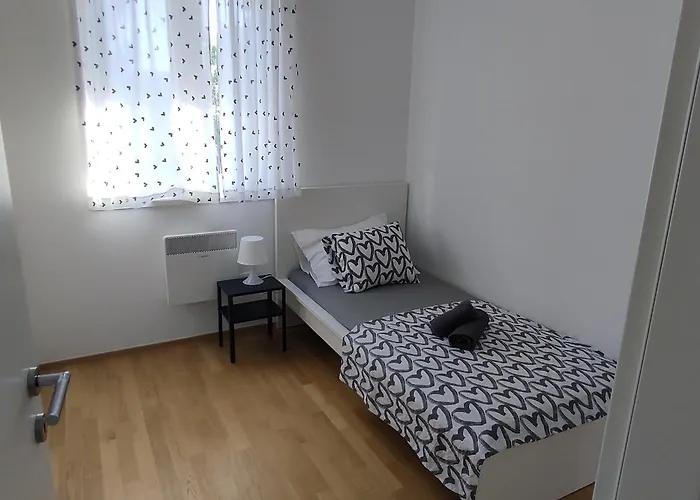 Lägenhet With Parking Space - 21550 *